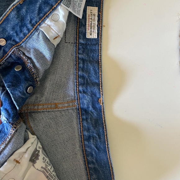 501 Levi Jean cutoff shorts - Picture 3 of 3